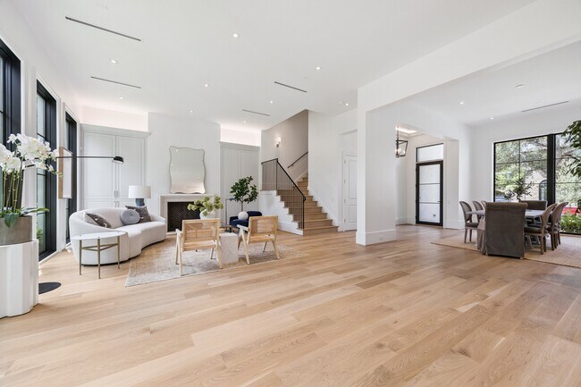 Building Photo - 2711 Eastgrove Ln