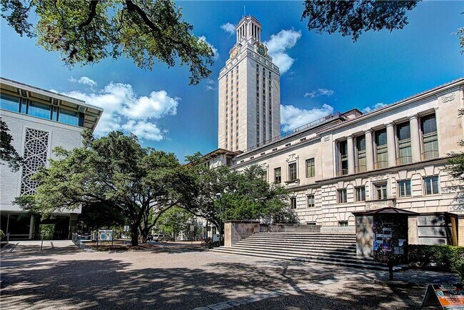 Building Photo - Centennial West Campus - Prime Time - 3BD/ 2BA - 1200 Sq ft - 1 Block to UT Campus - 2 Covered Pa...