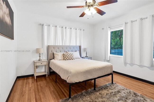 Building Photo - 660 NE 121st St