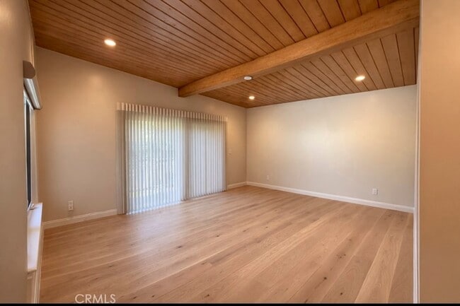 Building Photo - 940 Crestview Dr