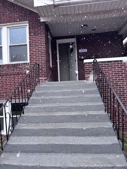 Building Photo - 1052 Tyler St