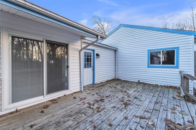 Building Photo - 8165 Leonard Dr