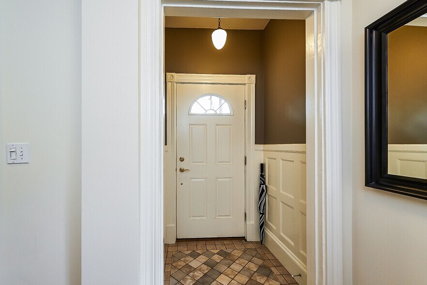 Building Photo - 25 Mason Ter