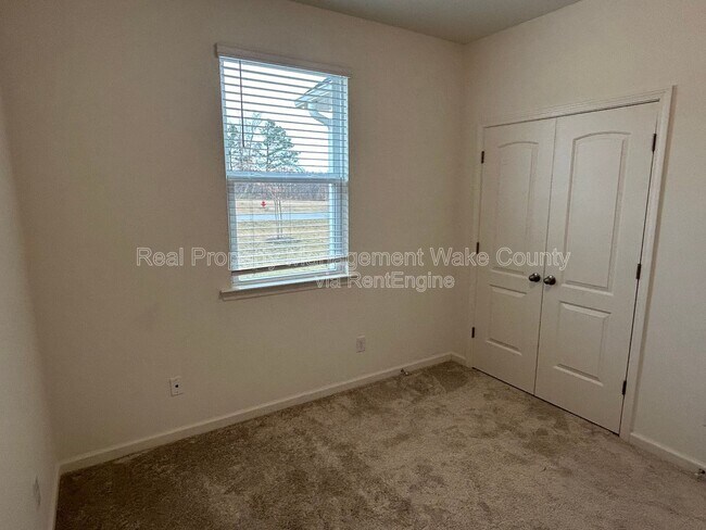 Building Photo - 403 St Clair Dr