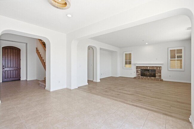 Building Photo - 40 Paseo Lerida