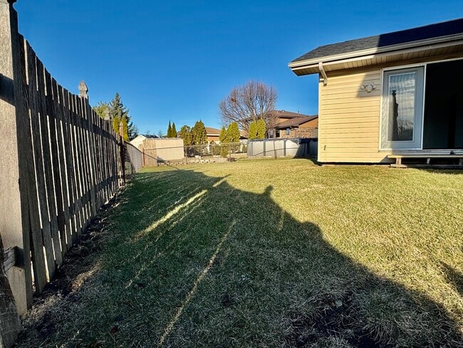 Building Photo - 8548 Bethany Ln