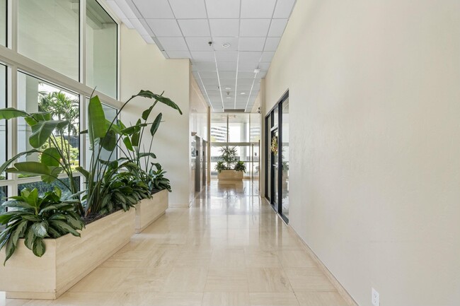 Building Photo - 400 N Flagler Dr