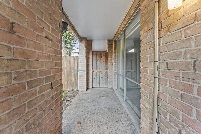 Building Photo - 4627 Wild Indigo St