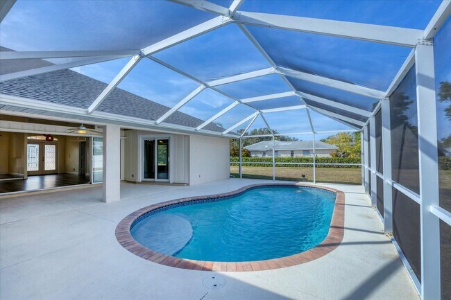 Building Photo - Annual Pool Home for Rent in Englewood