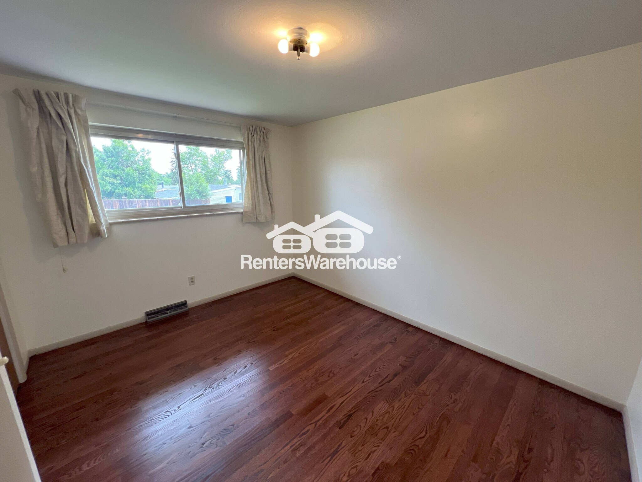 Building Photo - 7759 Elmwood Ln