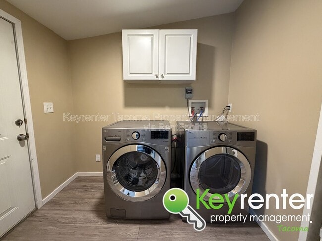 Building Photo - 121 349th St S