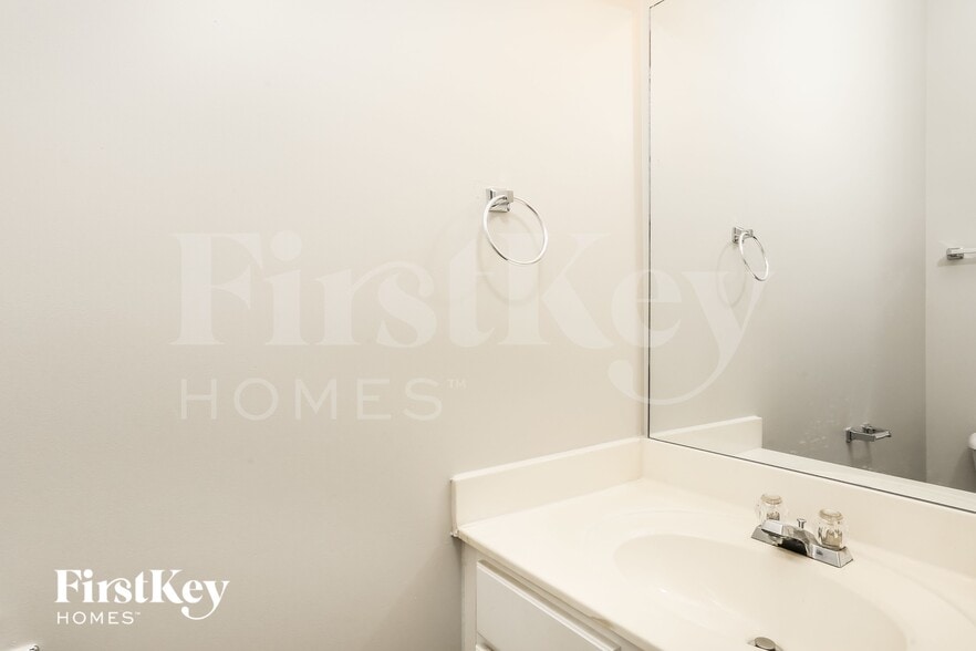 Building Photo - 786 Weybourne Ct NE