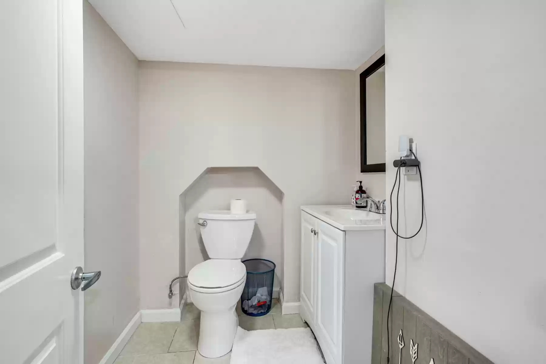 Building Photo - 86 Tulip St