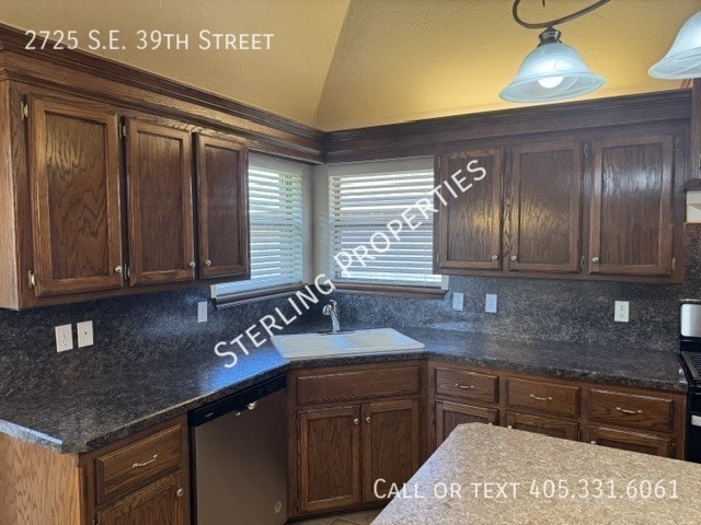 Building Photo - 2725 SE 39th St