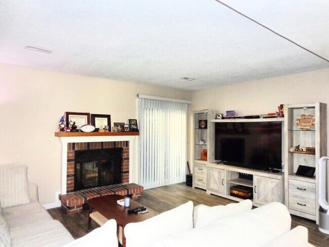 Building Photo - Lynnhaven Shores