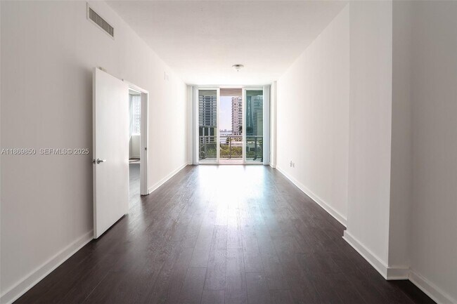 Building Photo - 2200 NE 4th Ave