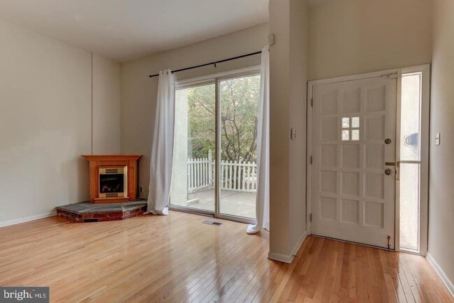 Building Photo - 107 Montrose Ave