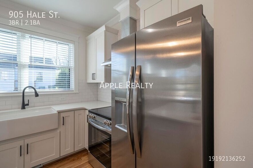 Building Photo - 905 Hale St