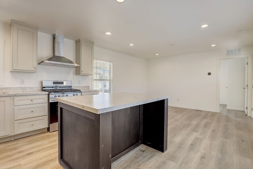 Building Photo - 2627 S Lamb Blvd