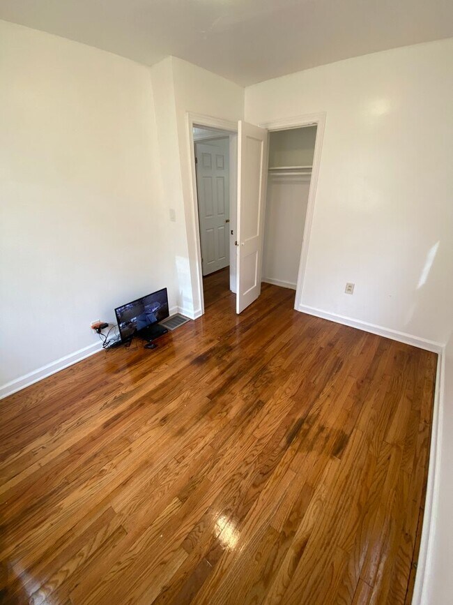 Building Photo - 2 Bedroom | 1 Bathroom Single-Family Home Near OSU – Pets Welcome!