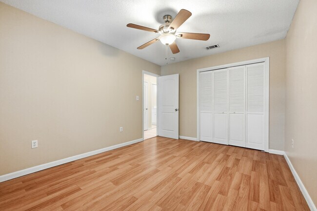 Building Photo - 310 Redwood Ave