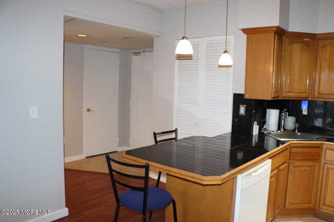 Building Photo - 21 Leroy Pl