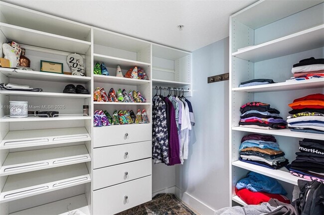 Building Photo - 1800 N Bayshore Dr