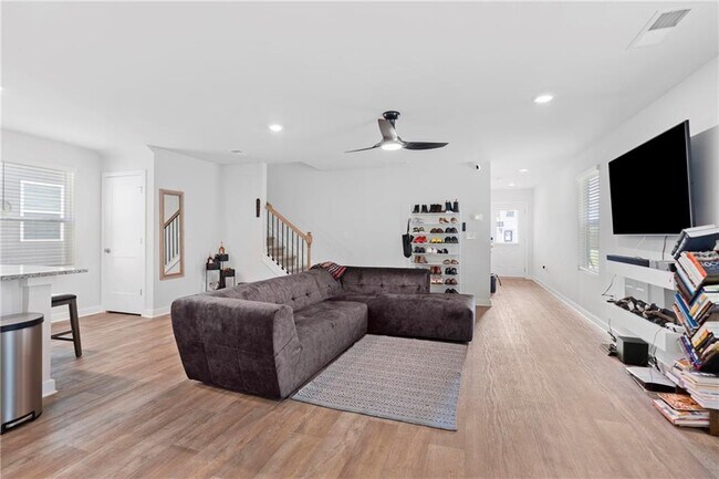 Building Photo - 3540 Station Dr