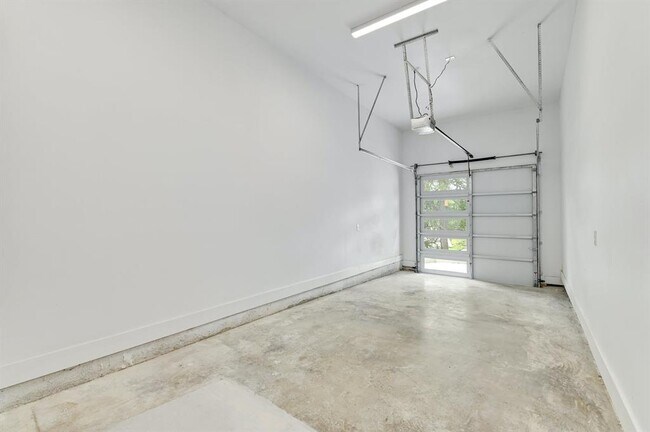 Building Photo - 1407 Greenwood Ave