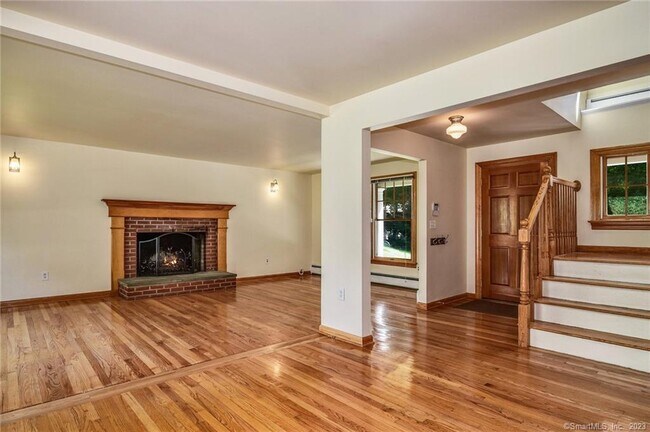 Building Photo - 10 Fernwood Rd