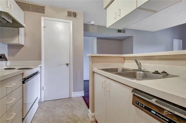 Building Photo - 320 Black Oak Ct
