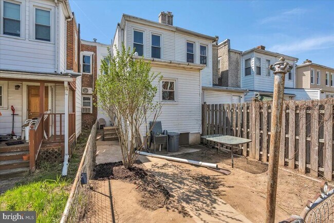 Building Photo - 349 Barclay St