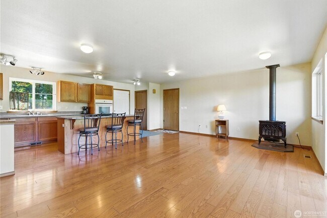 Building Photo - PNW Paradise, Rental Belfair Beauty