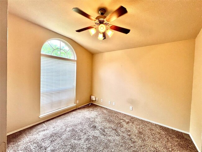 Building Photo - 301 Riverine Way