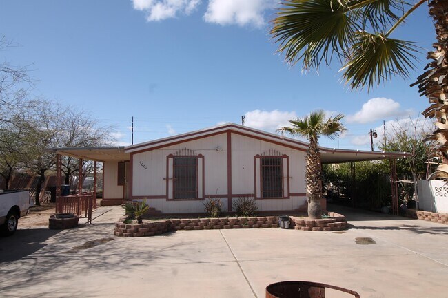 Building Photo - 5002 S 11th Ave