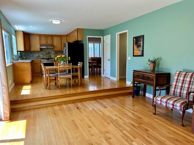 Building Photo - Largest of the very popular Kay floor plan...