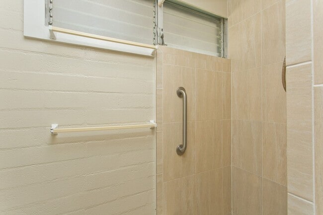 Building Photo - 4 BD 2.5 BA w/ Large Driveway & Yard