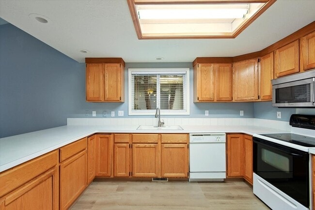 Building Photo - 636 W Richmond Ln