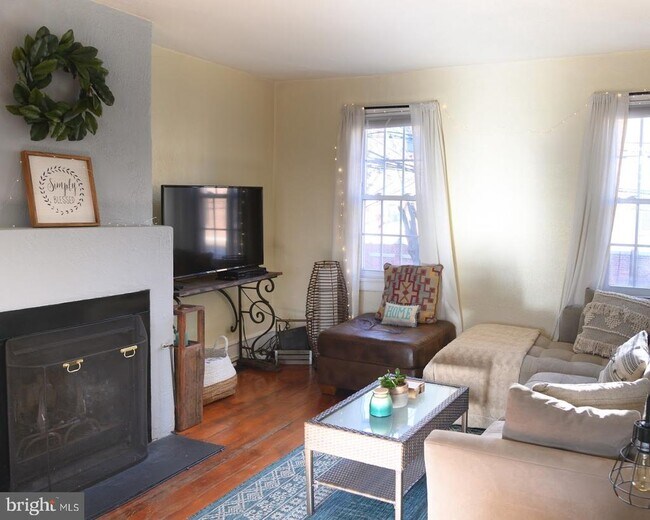 Building Photo - 120 Delaware St