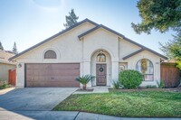 Building Photo - Charming 3-Bedroom Home with Solar in Clov...