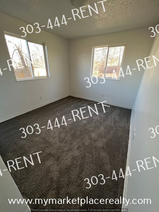 Building Photo - 4 Bedroom 2 Bathroom Single Family Home in Montbello!