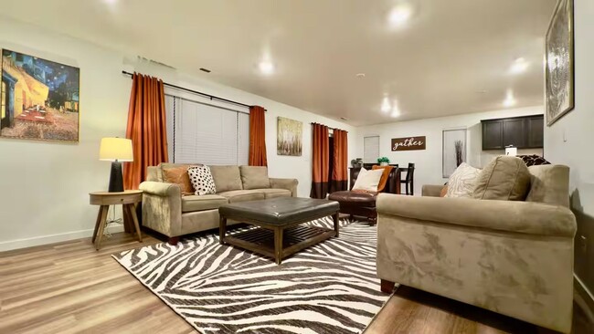 Building Photo - 5 Bedroom / 3 Bath Home with Fully Fenced ...