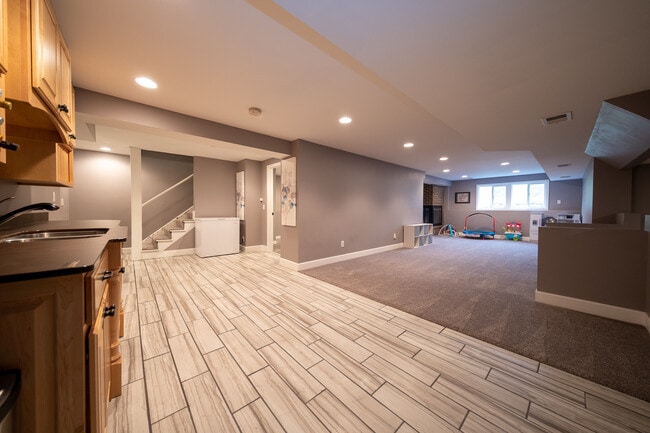 Building Photo - 9513 Briar Cir