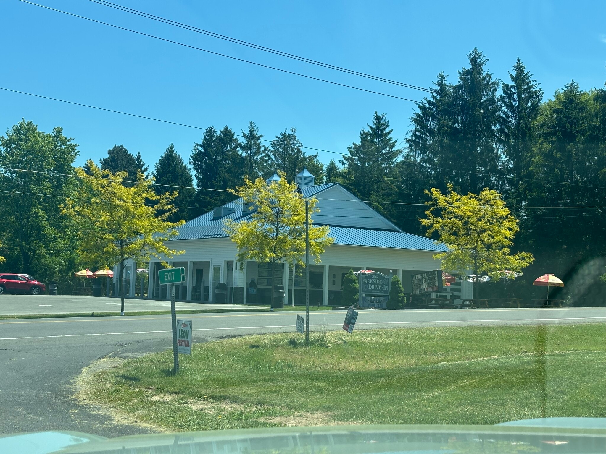 Building Photo - 6962 Northview Dr