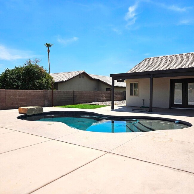 Building Photo - Pool home available now!