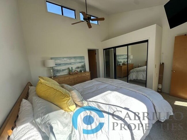 Building Photo - 2620 Deerpark Dr