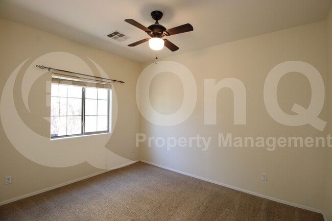 Building Photo - 995 E Blue Spruce Ln