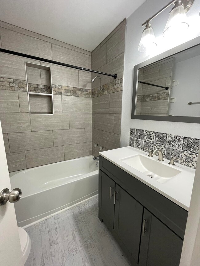 Building Photo - 437 15th Ave NW