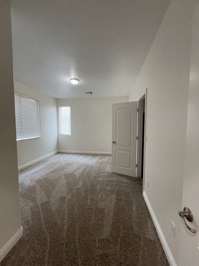 Building Photo - 533 Blanche Ct