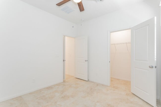 Building Photo - Fairly New Gorgeous SMART House!